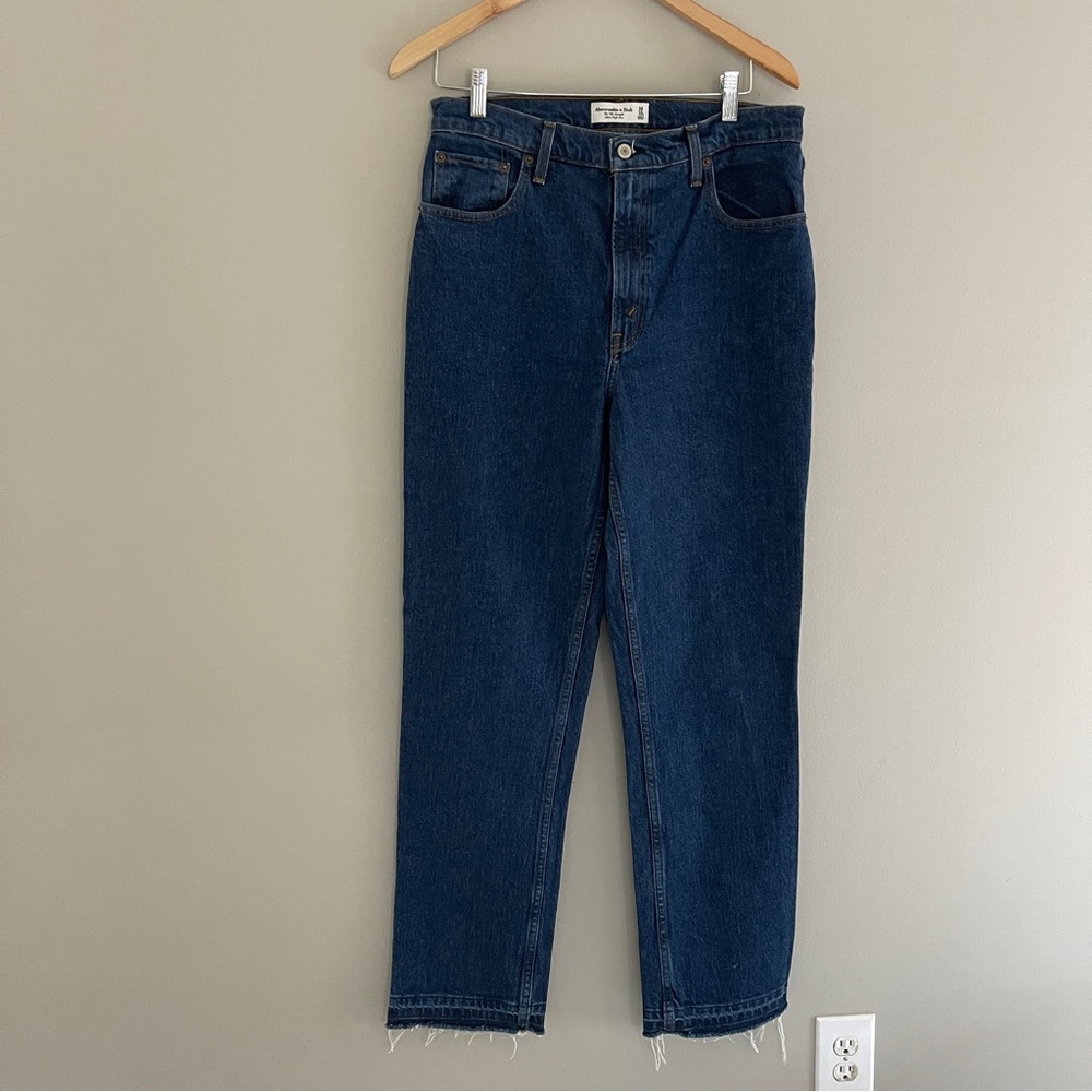 Abercrombie & Fitch The 90s Straight Ultra High Rise Jeans Size 30 Dark Wash
